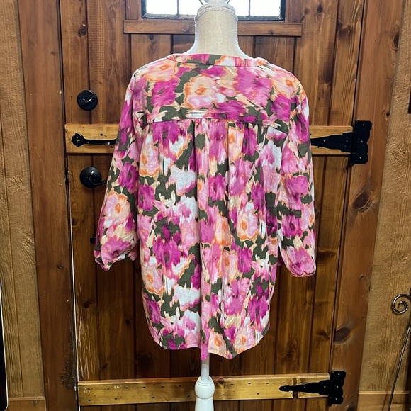 Jones top size 2X floral with three-quarter length sleeves. - Picture 2 of 4
